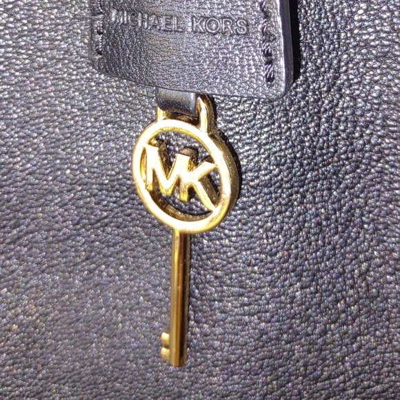 Michael Kors Black Hamilton Handbag Cross Grain Leather Padlock/Key Design - Picture 5 of 7
